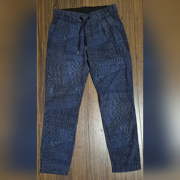 Lululemon On The Fly Pant *28" Linear Flux Battleship Multi - Picture 3 of 8